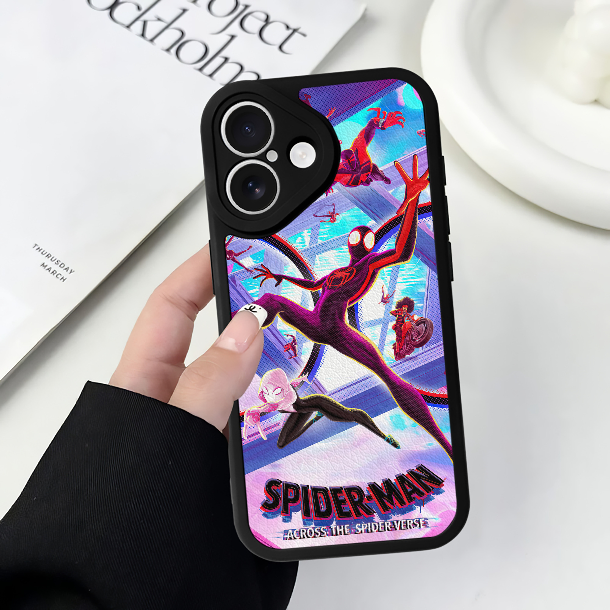 （画像用） Spider Man スパイダーマン 【iPhone 16シリーズ対応】シリコンスマホケース（レザー調） 材質：シリコン